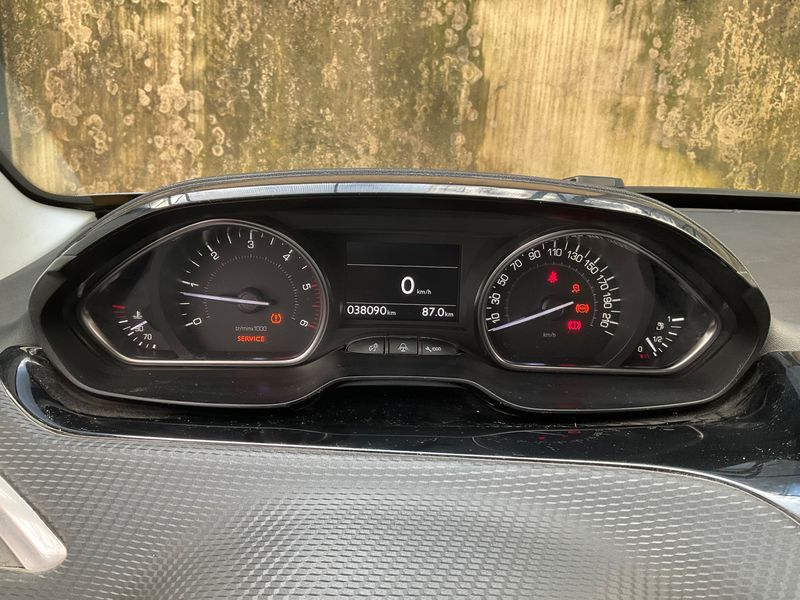 Peugeot 2008 1.6 Blue-HDi Allure 2017 – снимка 26