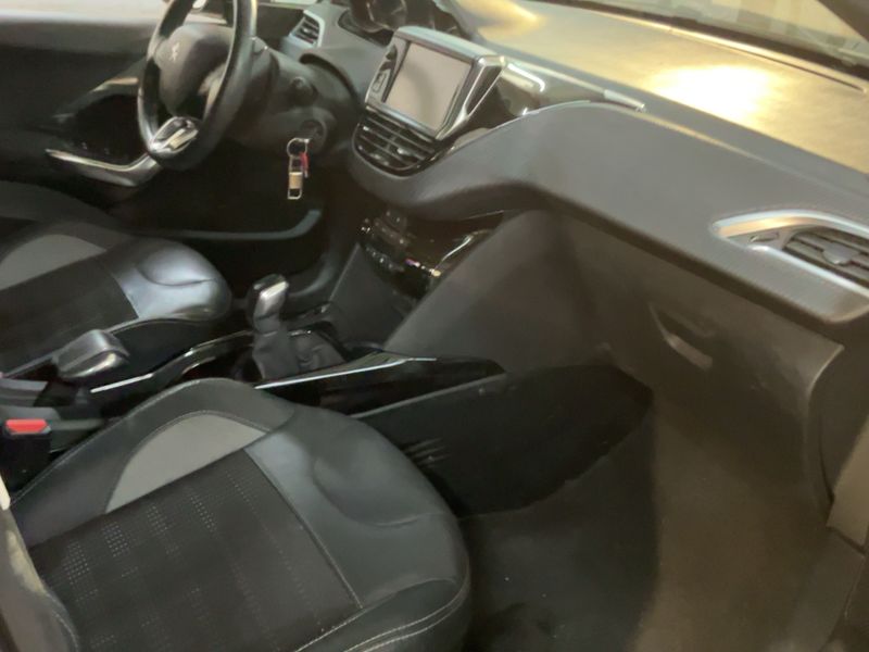 Peugeot 2008 1.6 Blue-HDi Allure 2017 – снимка 16