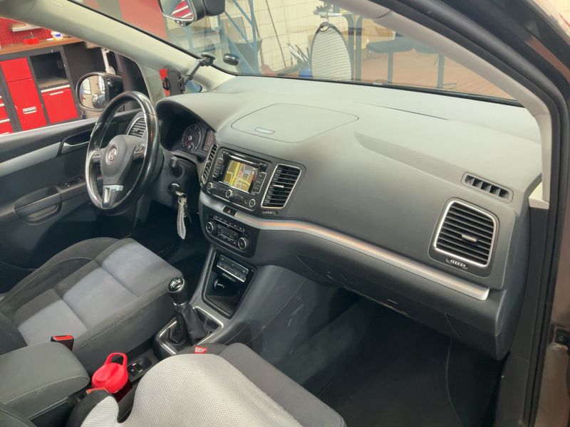 Volkswagen Sharan 2.0 TDI Style BlueMotion Tech 2012 – снимка 17