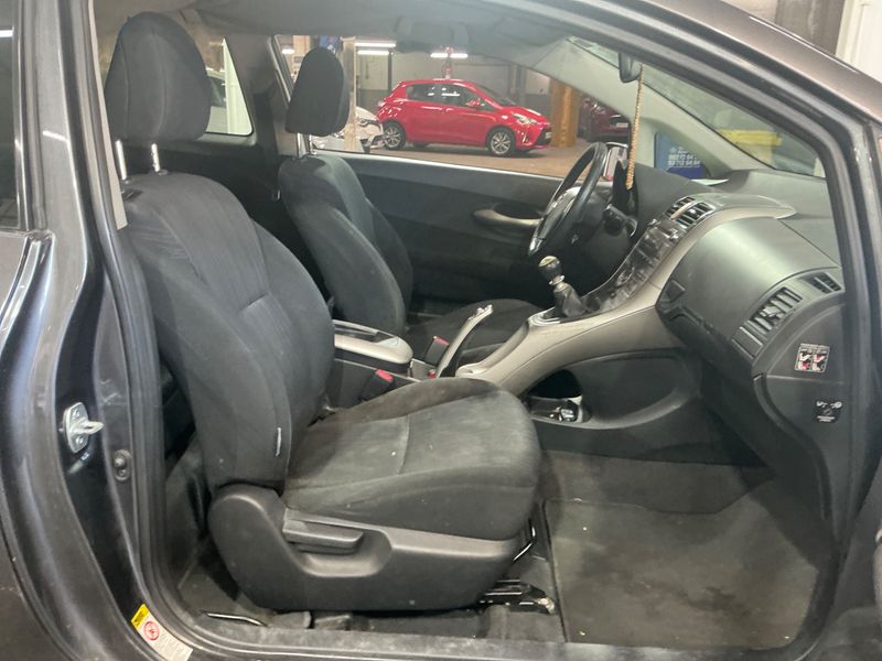 Toyota Auris 2.0 D-4D Luna 2007 – снимка 3
