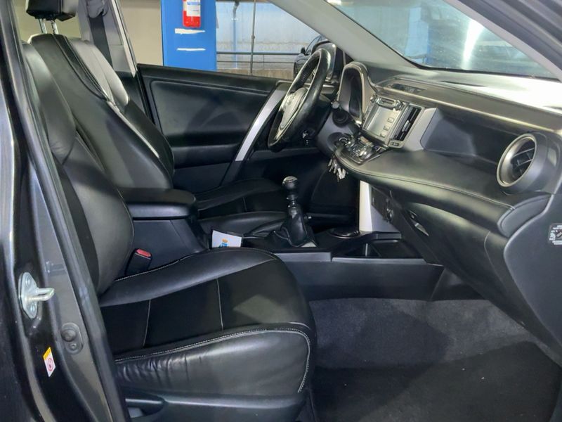 Toyota RAV 4 2.0 D-4D Active 2014 – снимка 16