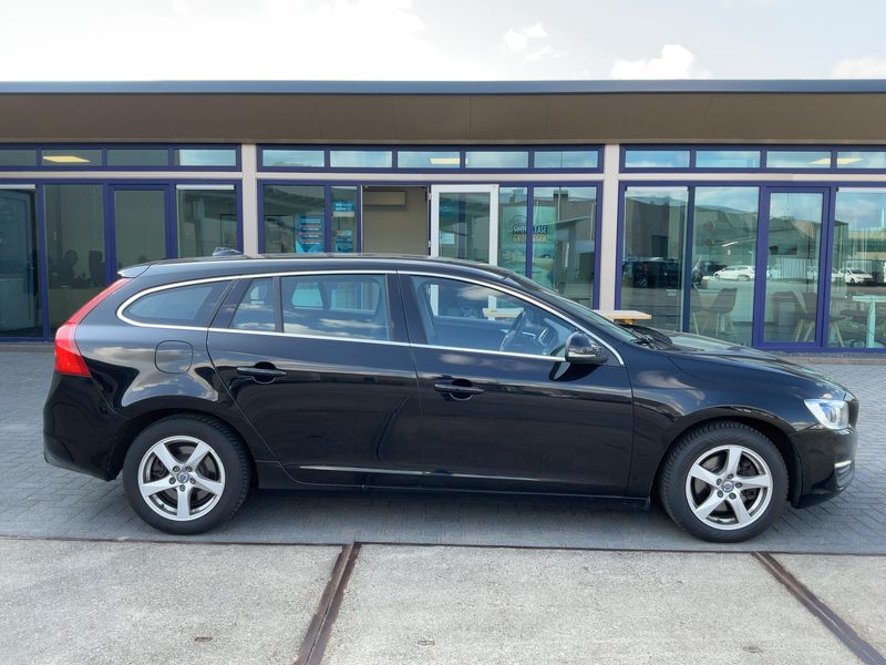 Volvo V60 2.0 D2 Momentum 2016 – снимка 10