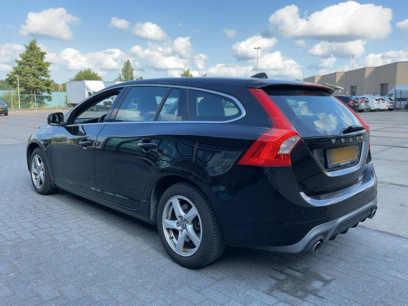 Volvo V60 2.0 D2 Momentum 2016 – снимка 6