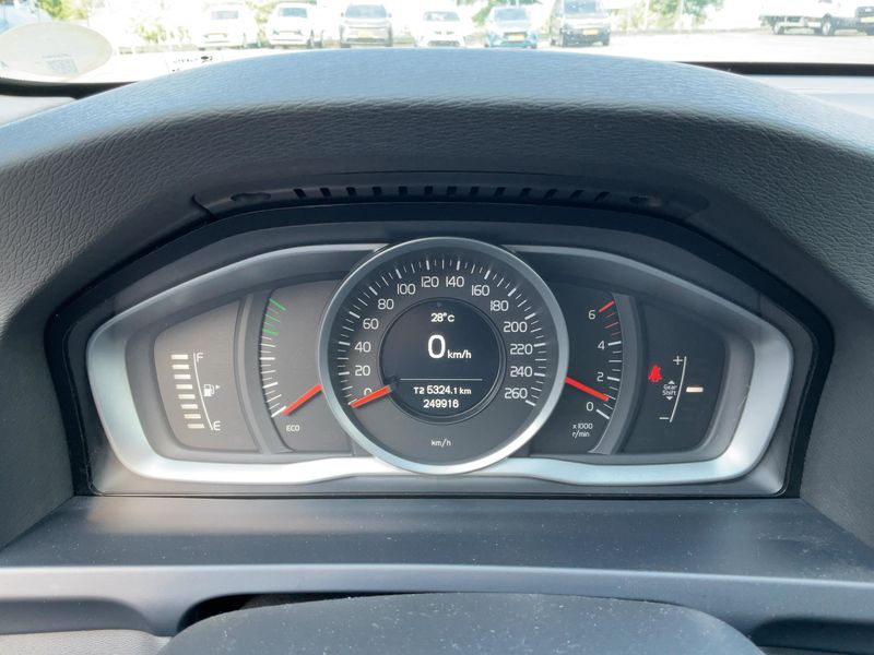 Volvo V60 2.0 D2 Momentum 2016 – снимка 18