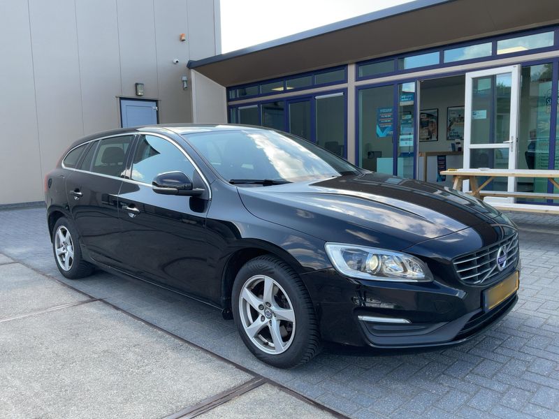 Volvo V60 2.0 D2 Momentum 2016 – снимка 12