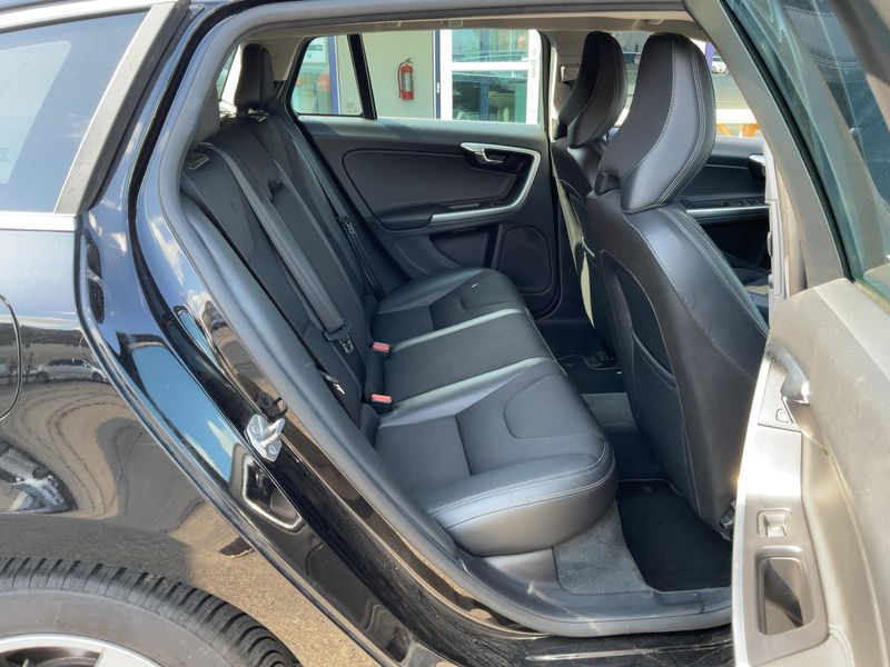 Volvo V60 2.0 D2 Momentum 2016 – снимка 19