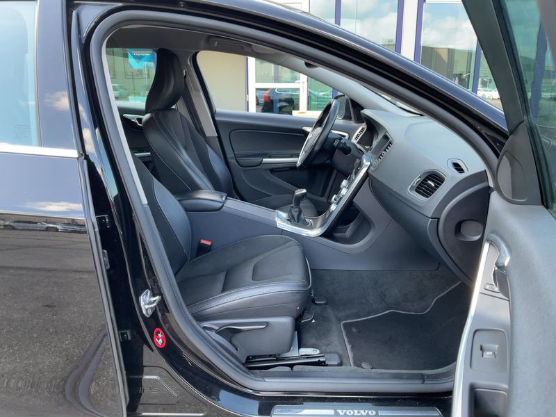Volvo V60 2.0 D2 Momentum 2016 – снимка 16