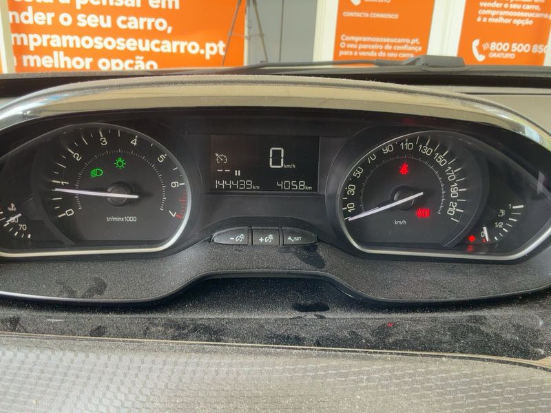 Peugeot 2008 1.2 e-VTi Style 2017 – снимка 18