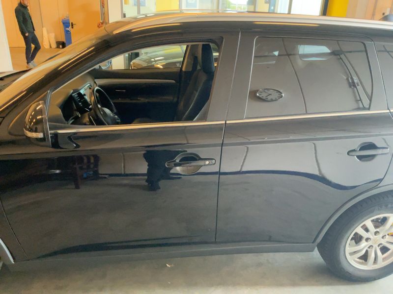 Mitsubishi Outlander 2.0 PHEV PHEV Basis 4WD 2015 – снимка 4