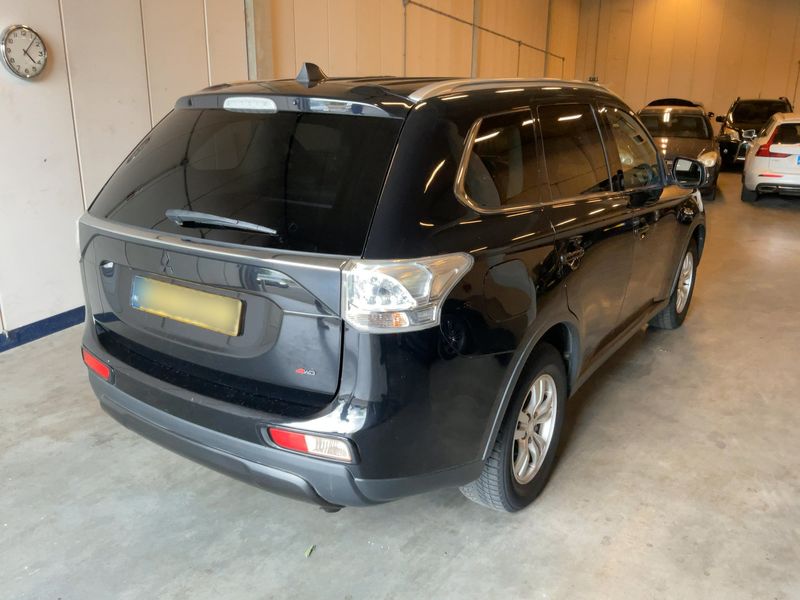Mitsubishi Outlander 2.0 PHEV PHEV Basis 4WD 2015 – снимка 8
