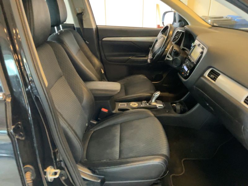 Mitsubishi Outlander 2.0 PHEV PHEV Basis 4WD 2015 – снимка 16