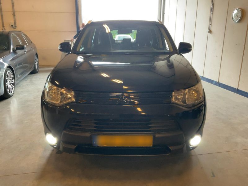 Mitsubishi Outlander 2.0 PHEV PHEV Basis 4WD 2015 – снимка 14