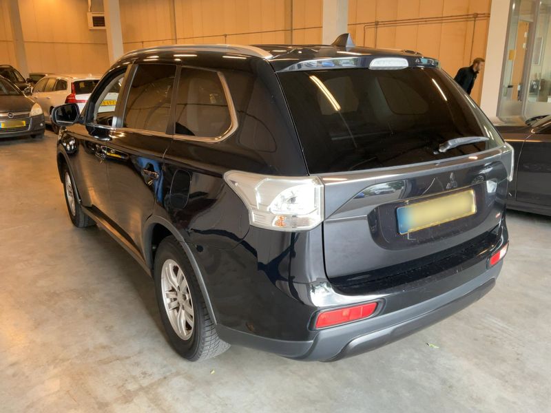 Mitsubishi Outlander 2.0 PHEV PHEV Basis 4WD 2015 – снимка 6
