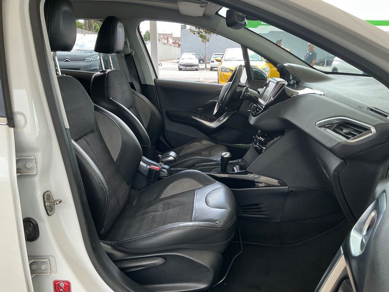 Peugeot 2008 1.6 e-HDi Allure 2015 – снимка 16