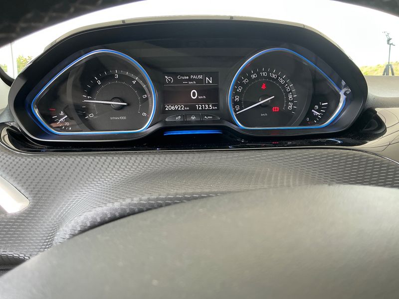 Peugeot 2008 1.6 e-HDi Allure 2015 – снимка 18