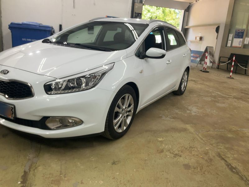Kia cee'd 1.6 CRDi Dream Team 2014 – снимка 2