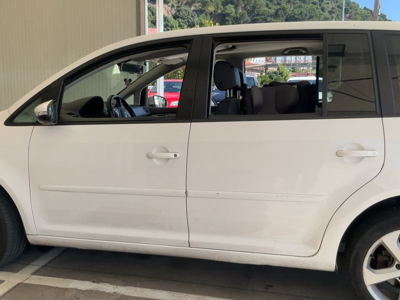 Volkswagen Touran 2.0 TDI Comfortline BlueMotion Tech 2012 – снимка 4