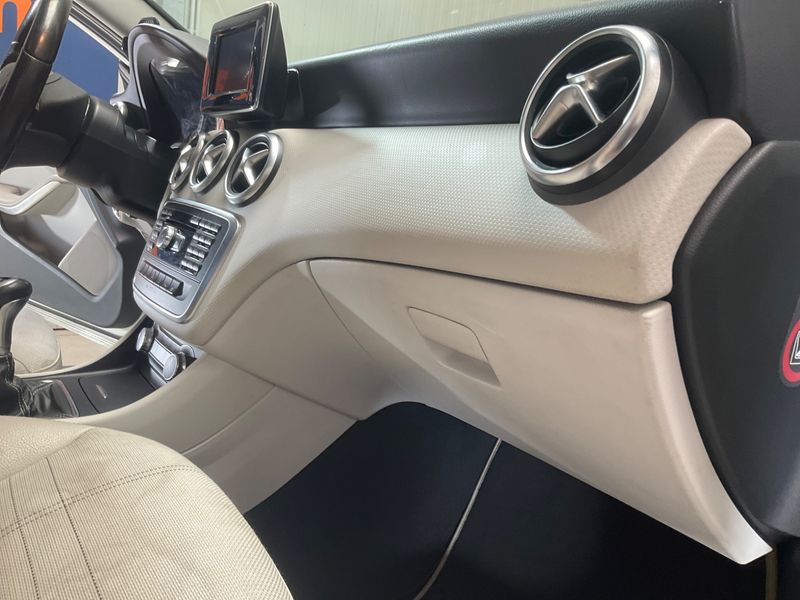 Mercedes-Benz A-Klasse A 200 BlueEfficiency Urban 2015 – снимка 24