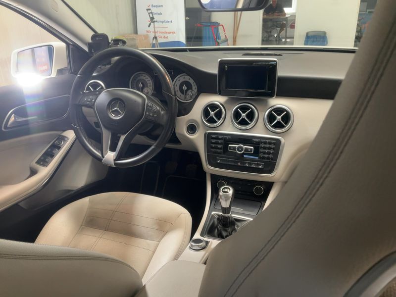 Mercedes-Benz A-Klasse A 200 BlueEfficiency Urban 2015 – снимка 18