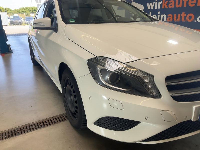 Mercedes-Benz A-Klasse A 200 BlueEfficiency Urban 2015 – снимка 12