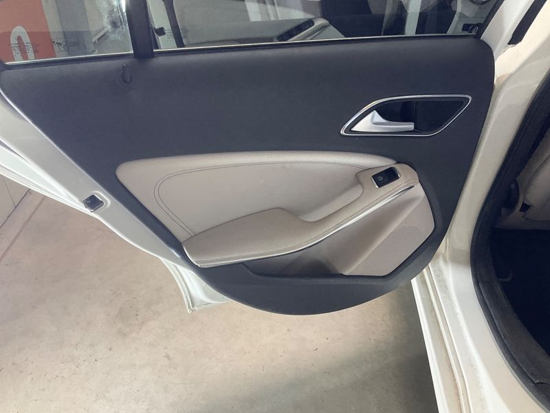Mercedes-Benz A-Klasse A 200 BlueEfficiency Urban 2015 – снимка 27