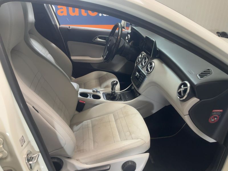 Mercedes-Benz A-Klasse A 200 BlueEfficiency Urban 2015 – снимка 17