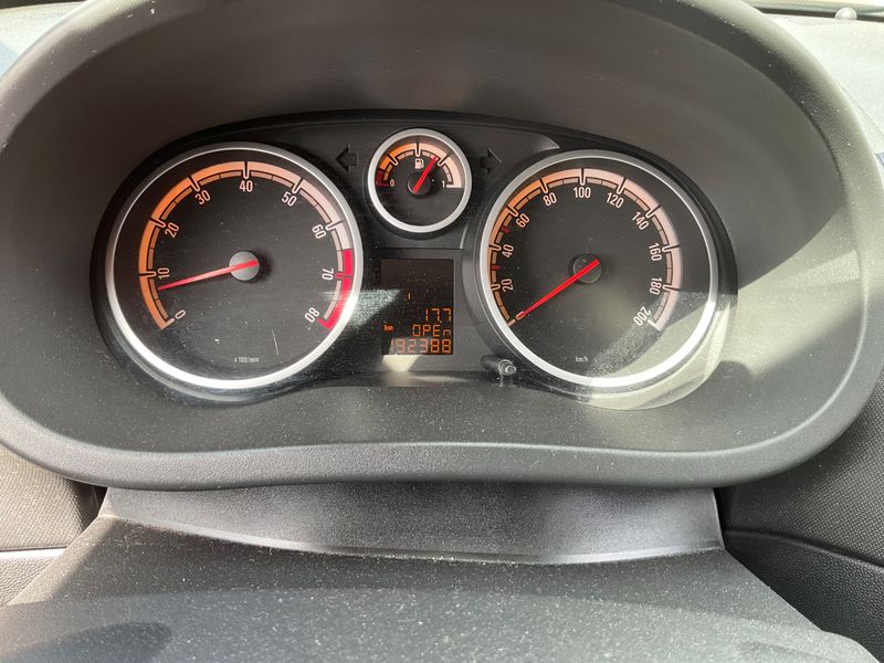 Opel Corsa 1.2 Color Edition 2011 – снимка 4