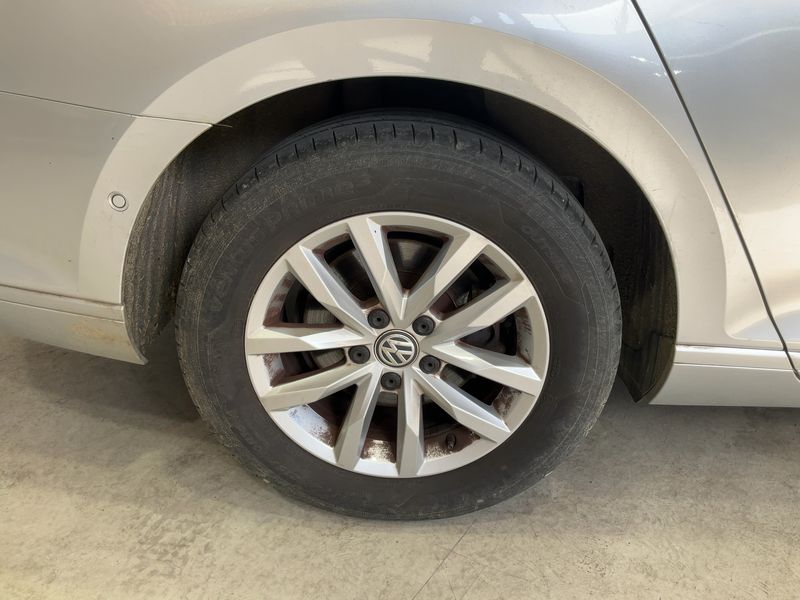 Volkswagen Passat 2.0 TDI Comfortline BlueMotion Tech 2015 – снимка 9