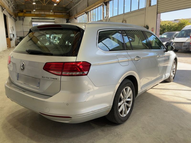 Volkswagen Passat 2.0 TDI Comfortline BlueMotion Tech 2015 – снимка 8