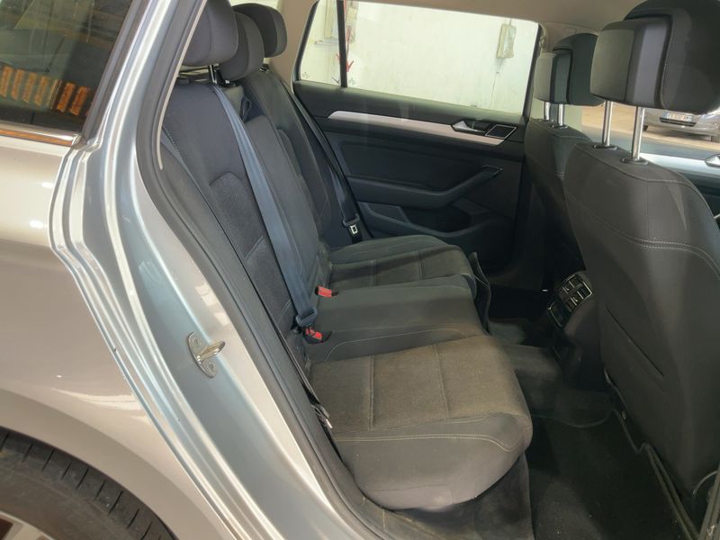 Volkswagen Passat 2.0 TDI Comfortline BlueMotion Tech 2015 – снимка 19