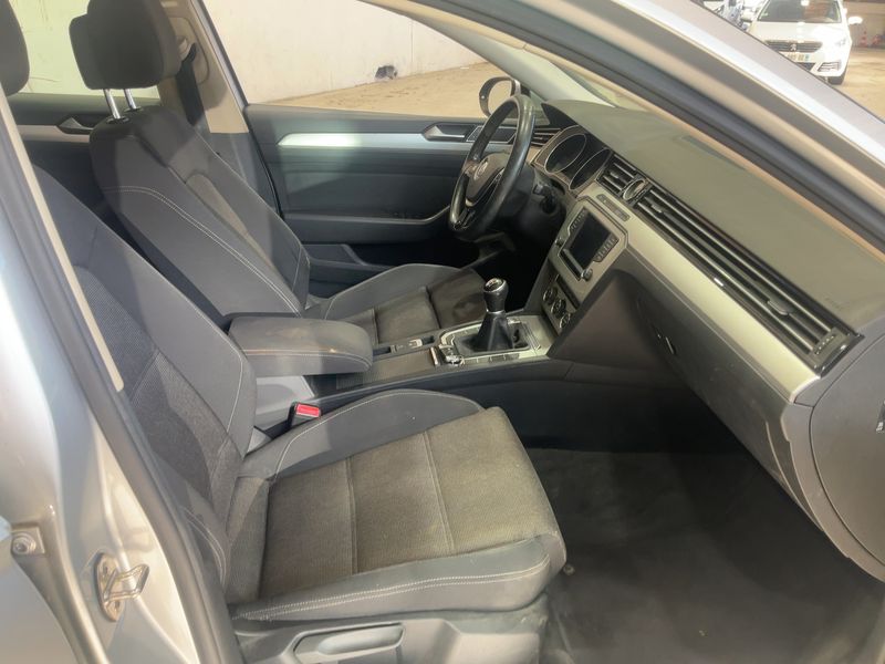 Volkswagen Passat 2.0 TDI Comfortline BlueMotion Tech 2015 – снимка 16