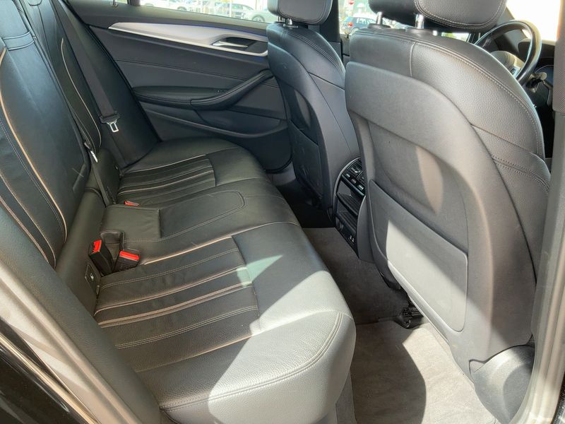 BMW 5er 520d Mild-Hybrid xDrive M Sport 2020 – снимка 14