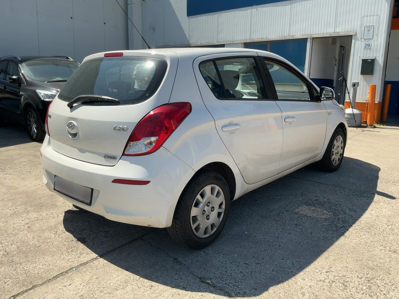 Hyundai i20 1.1 CRDi Basis blue 2014 – снимка 8