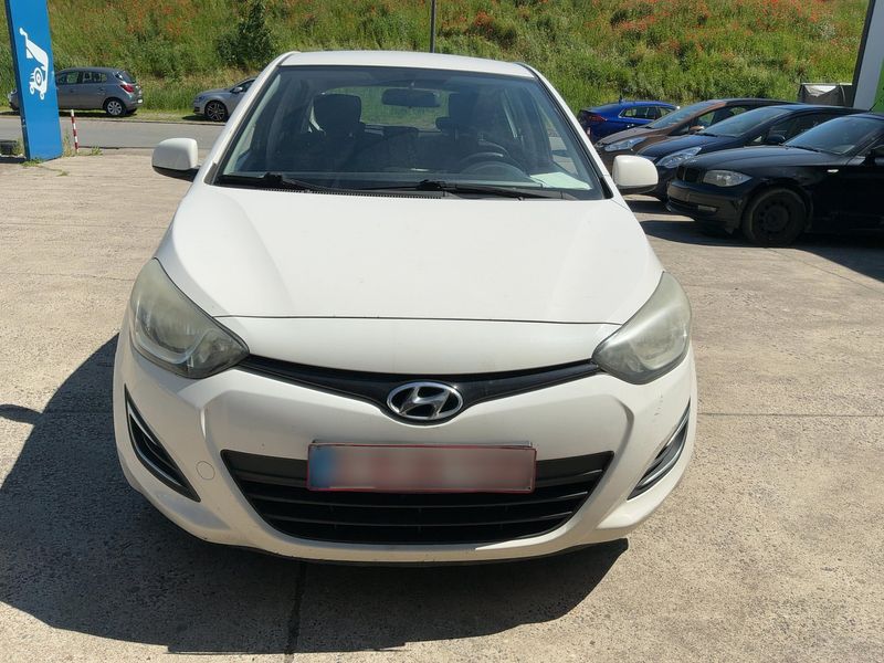 Hyundai i20 1.1 CRDi Basis blue 2014 – снимка 14
