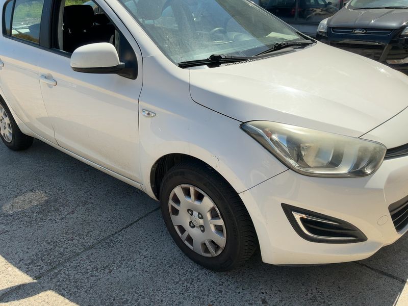 Hyundai i20 1.1 CRDi Basis blue 2014 – снимка 12
