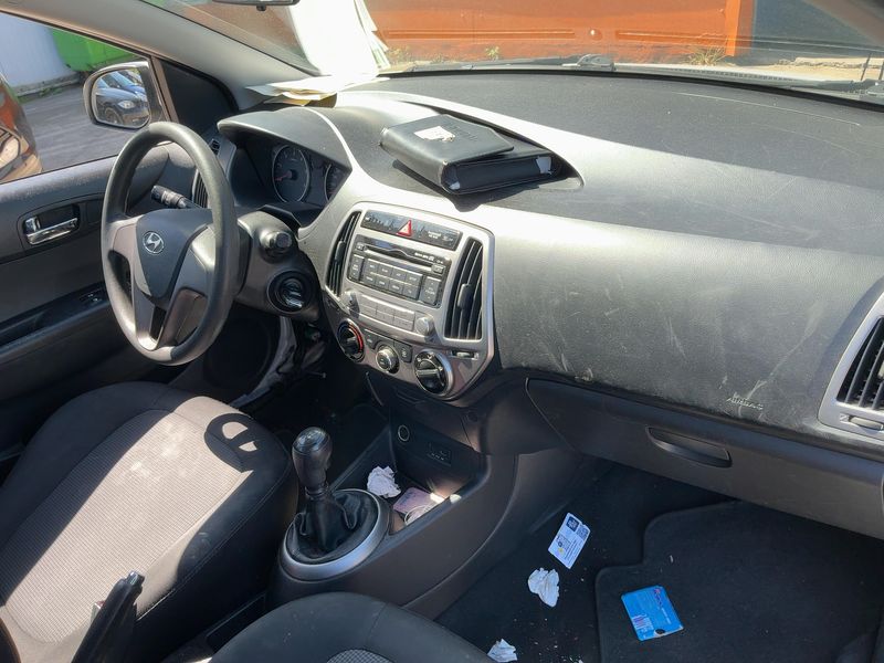 Hyundai i20 1.1 CRDi Basis blue 2014 – снимка 17