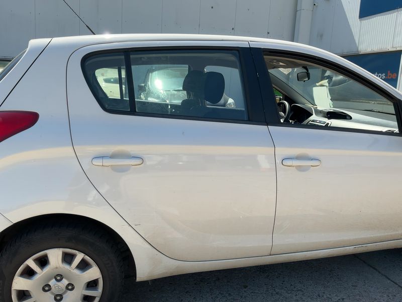 Hyundai i20 1.1 CRDi Basis blue 2014 – снимка 10