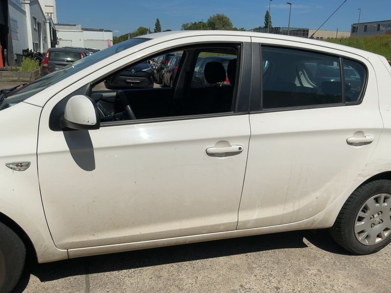 Hyundai i20 1.1 CRDi Basis blue 2014 – снимка 4