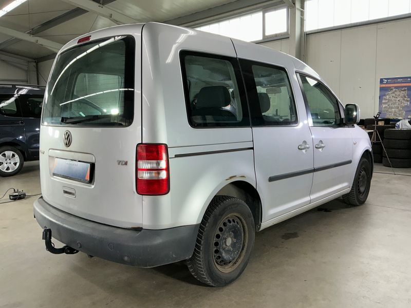 Volkswagen Caddy 1.6 TDI Trendline 2010 – снимка 2