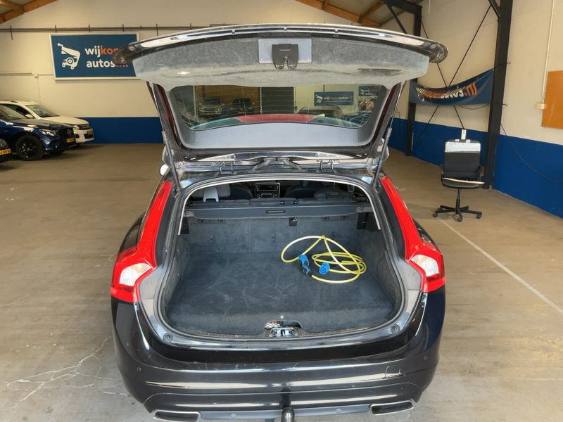 Volvo V60 2.4 D6 Plug-in Hybrid Momentum AWD 2015 – снимка 15