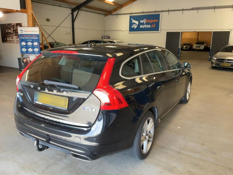 Volvo V60 2.4 D6 Plug-in Hybrid Momentum AWD 2015 – снимка 8
