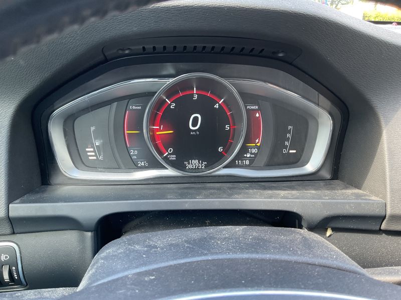 Volvo V60 2.4 D6 Plug-in Hybrid Momentum AWD 2015 – снимка 18
