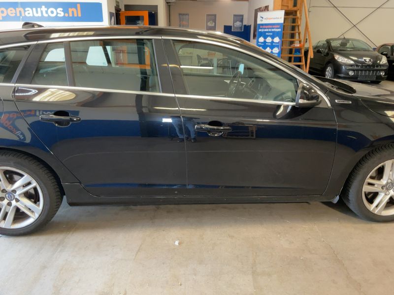 Volvo V60 2.4 D6 Plug-in Hybrid Momentum AWD 2015 – снимка 10