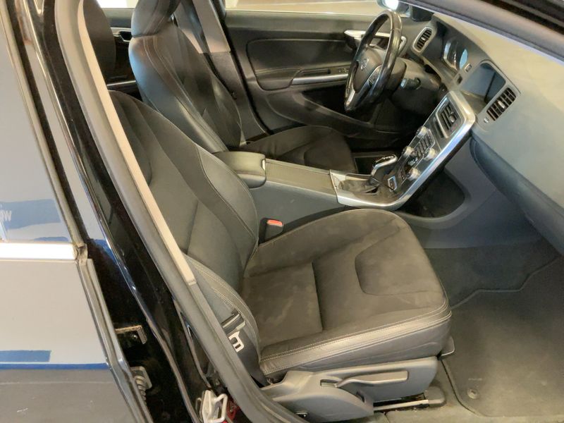 Volvo V60 2.4 D6 Plug-in Hybrid Momentum AWD 2015 – снимка 16