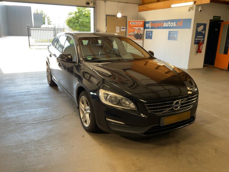Volvo V60 2.4 D6 Plug-in Hybrid Momentum AWD 2015 – снимка 12