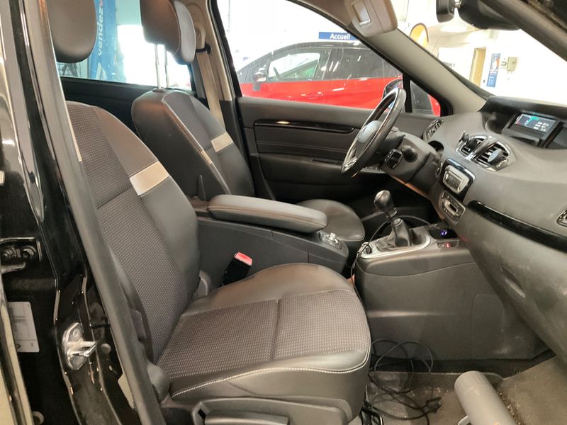 Renault Grand Scenic 1.2 TCe Energy BOSE Edition 2013 – снимка 3
