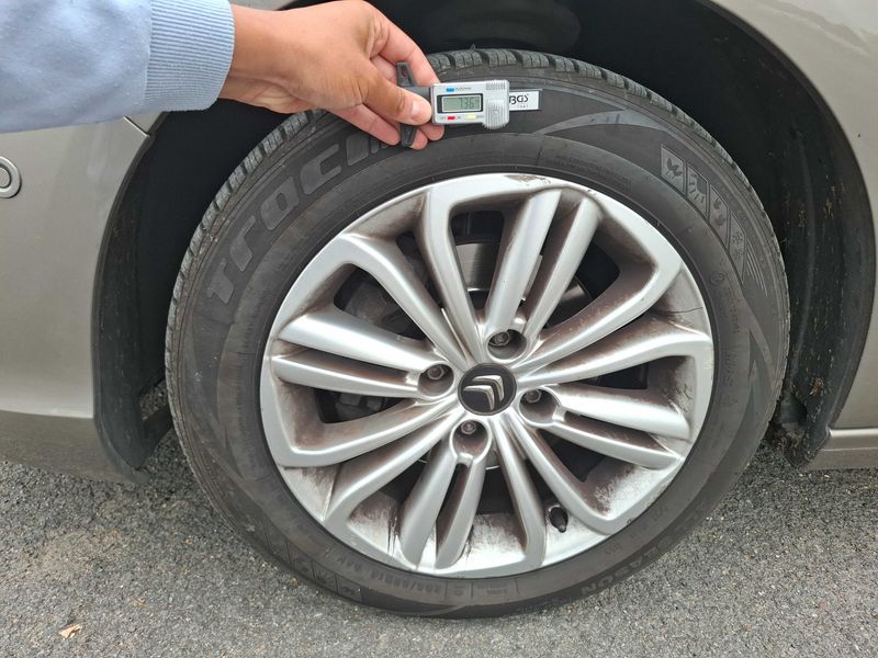 Citroen C4 1.6 Blue-HDi Millenium 2017 – снимка 35