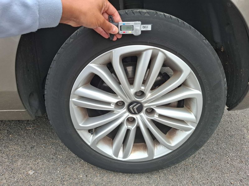 Citroen C4 1.6 Blue-HDi Millenium 2017 – снимка 36