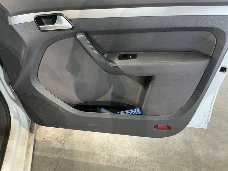Volkswagen Touran 1.6 TDI Trendline 2015 – снимка 29