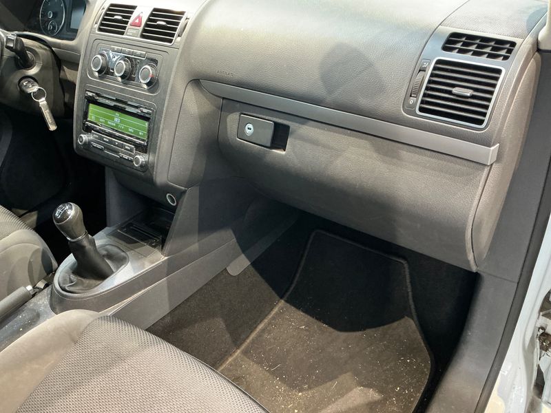 Volkswagen Touran 1.6 TDI Trendline 2015 – снимка 26